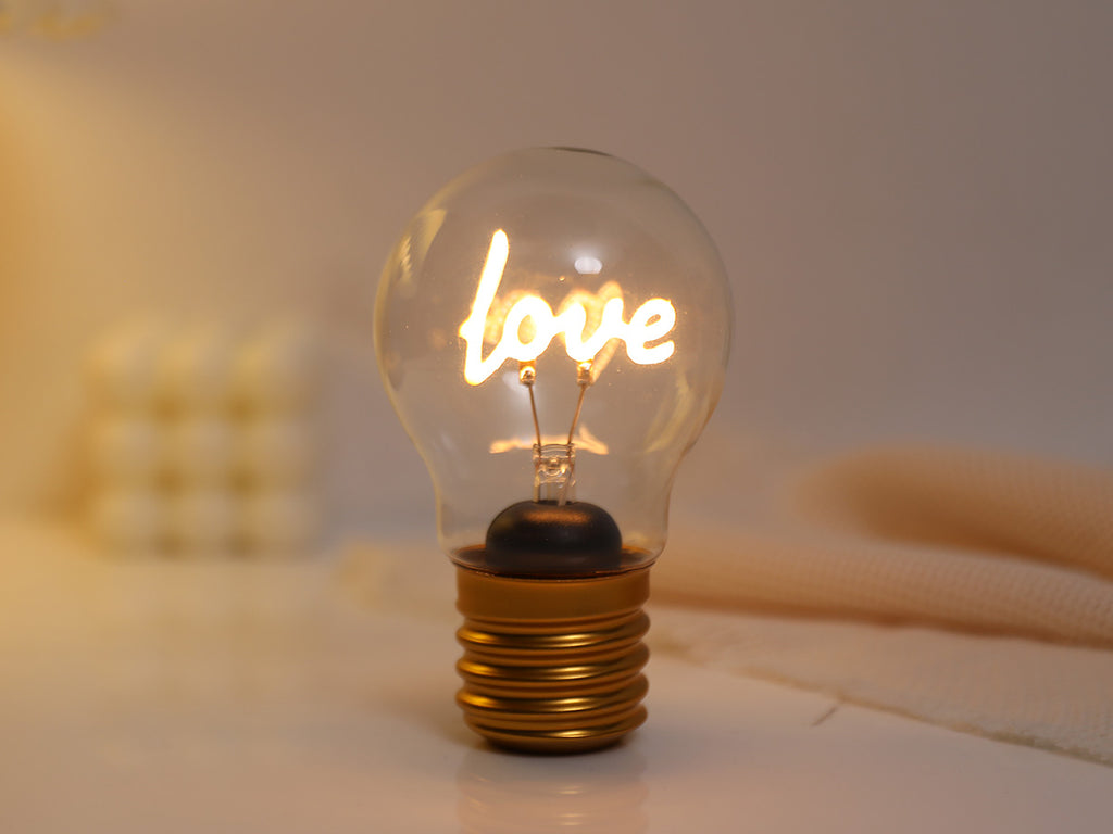 LAMPADA A FORMA DI LAMPADINA LOVE